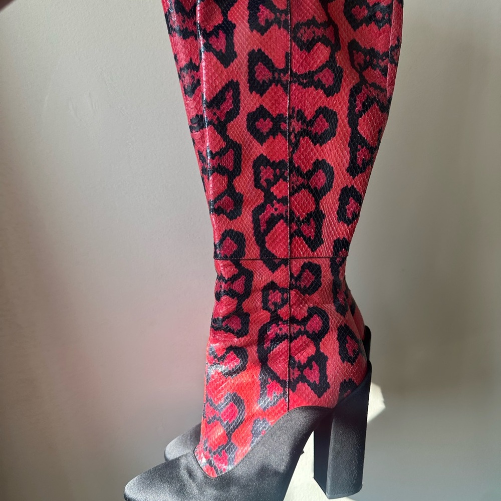 Giambattista Valli Leopard Print Heeled Boots - Red and Black